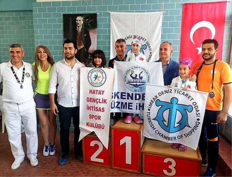 Kulaçlar Atatürk için atıldı