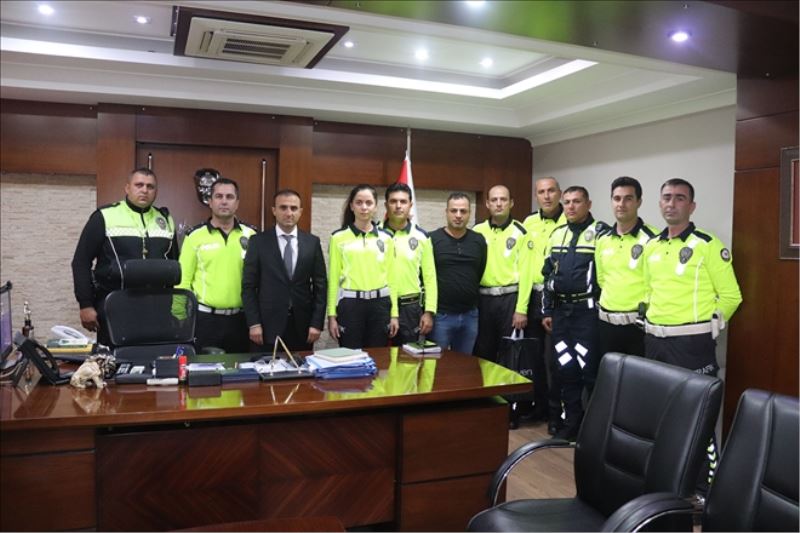Güneş, trafik polislerini ödüllendirdi