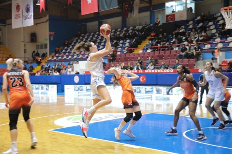 HBB´li kadınlar, turu garantiledi