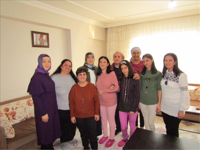Vali eşinden Umut Evi ziyareti