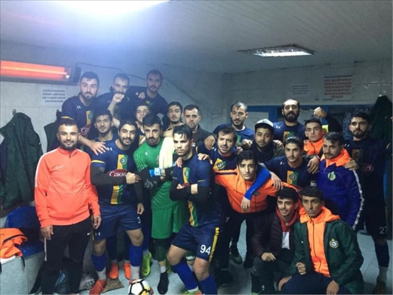 Nişrin ve Efsane, liderliğini korudu
