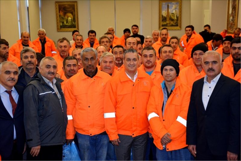 Çalışanlara kışlık giysi