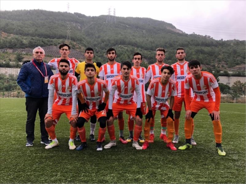Gençler, bol gollü oynuyor