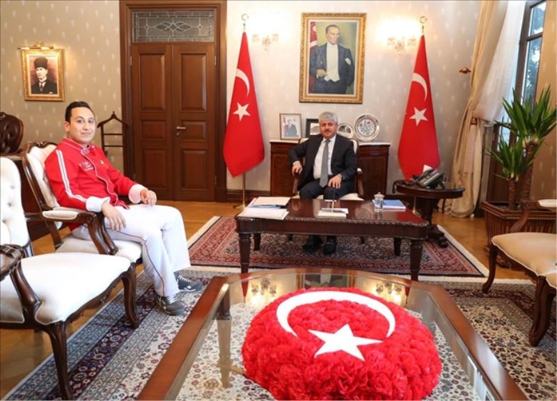 ´Ödüllü aşçı´nın vali ziyareti