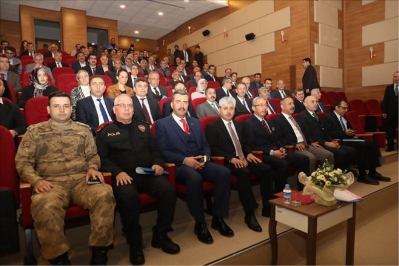 Vali, Payas´ta muhtarlarla buluştu