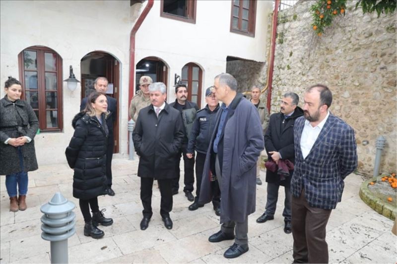 Antakya sokaklarında vali incelemesi