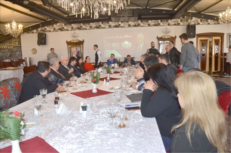 Aslan, gazetecilerle buluştu