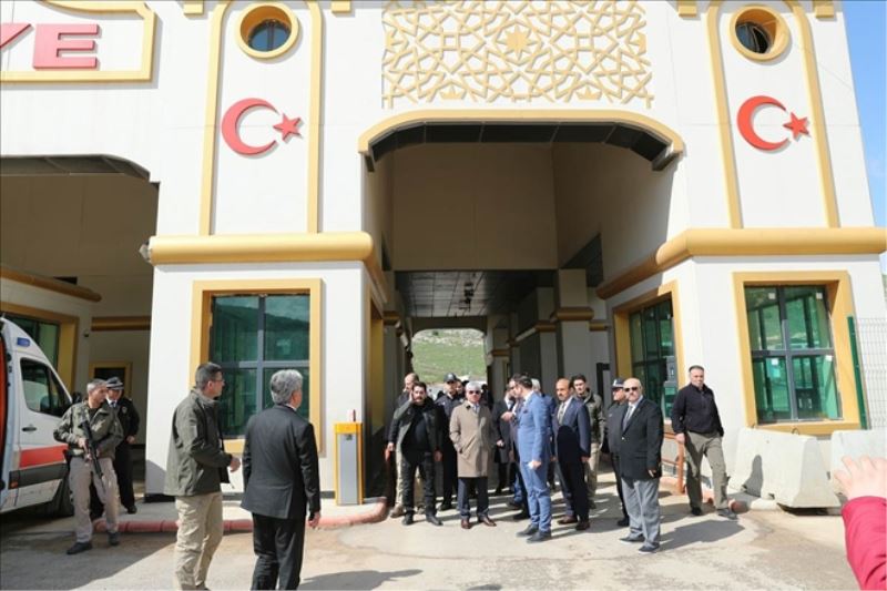 Sınıra zeytin Dalı kapısı
