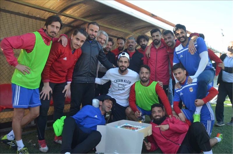 Kaleci Dinçer´e sürpriz kutlama