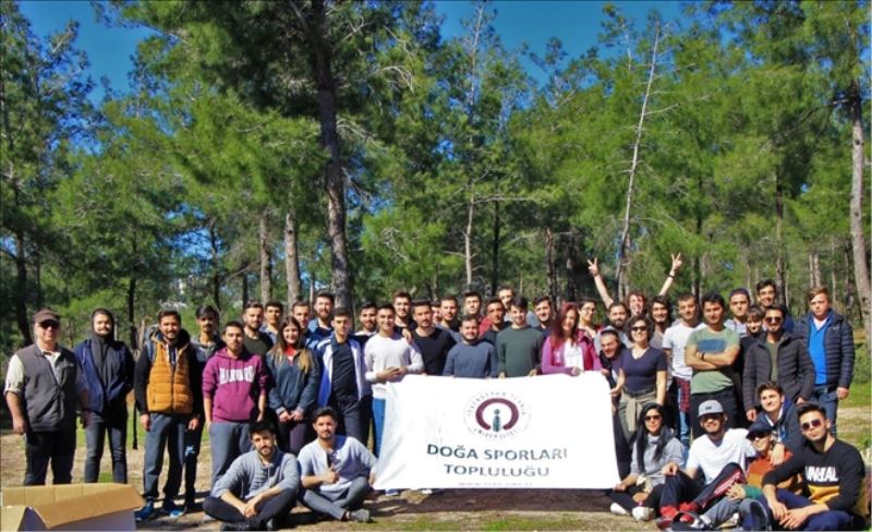 Üniversitelilerin doğa yürüyüşü