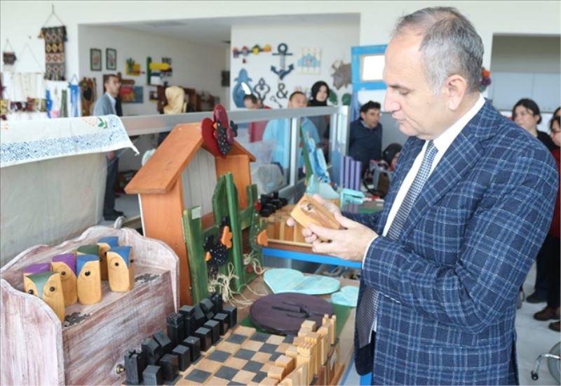 Engelli atölyesinde kaymakam incelemesi
