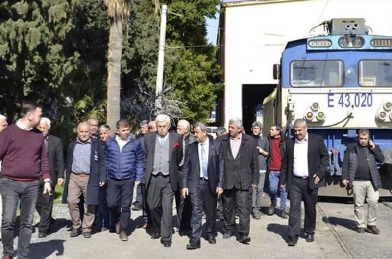 Bir oyunun parçası olmamızı istiyorlar