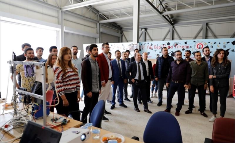 Öğrenciler, projelerini tanıtmayı sürdürüyor