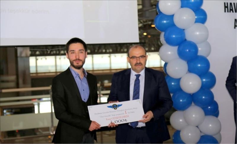 İSTE´li öğrencilerden iki derece
