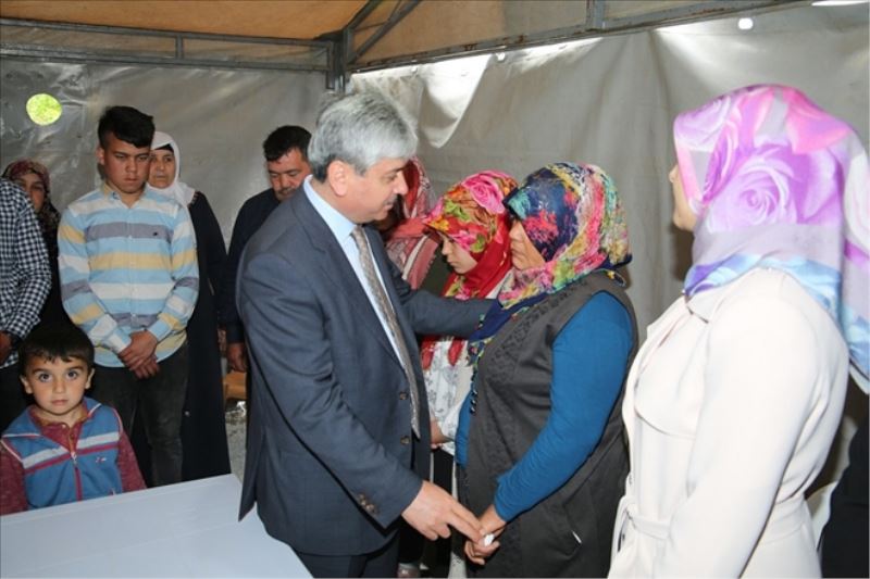 Validen şehit ailesine taziye ziyareti