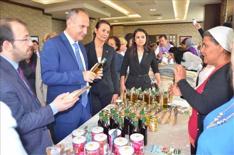 Üretici kadınların sergisi