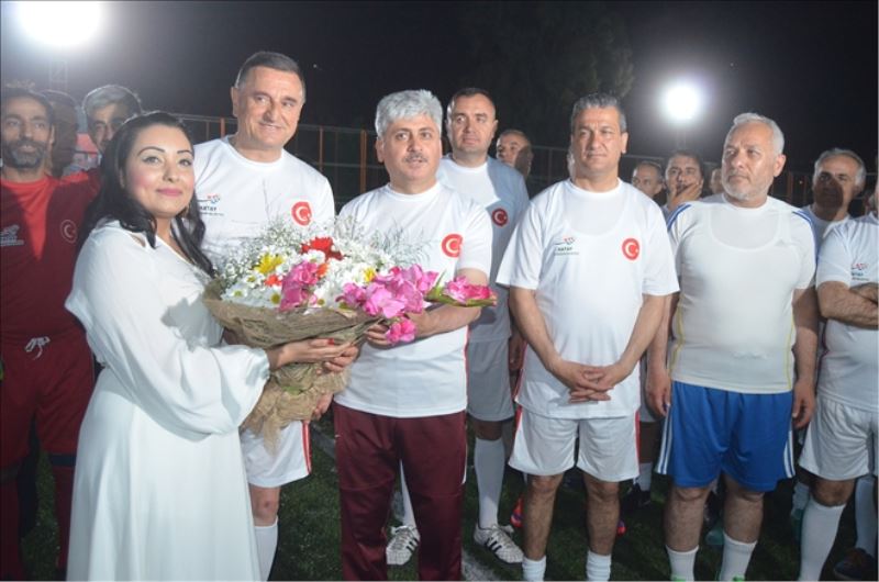 Protokol ve şöhretler karşılaştı