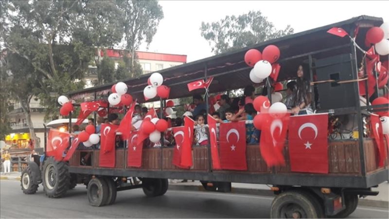 Gençlikten fener alaylı yürüyüşü