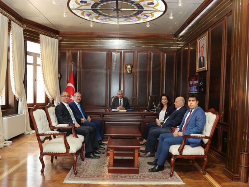 Valiye nezaket ziyareti sürüyor