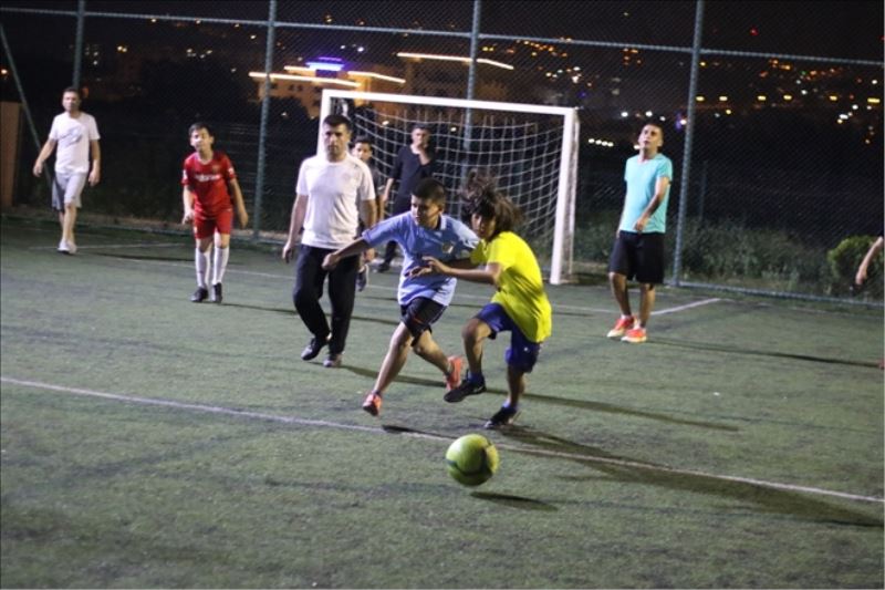 Babalar ve oğulların futbol turnuvası
