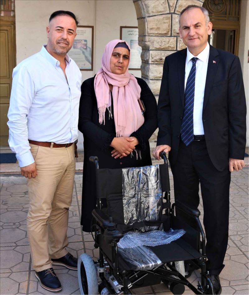 Engelli gence elektrikli sandalye