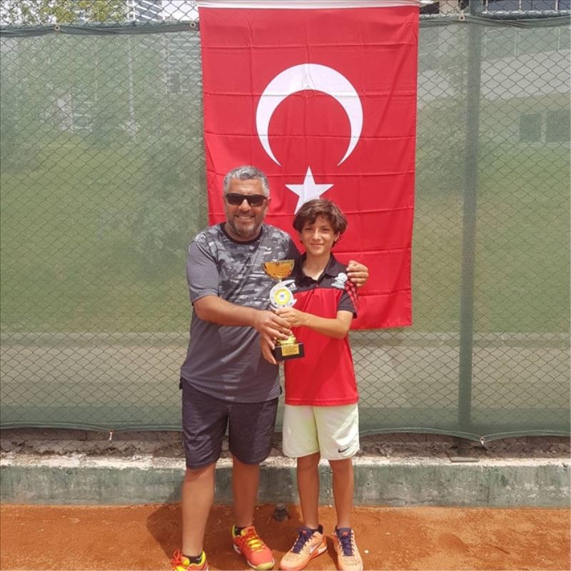 Cem, tenis milli takımında