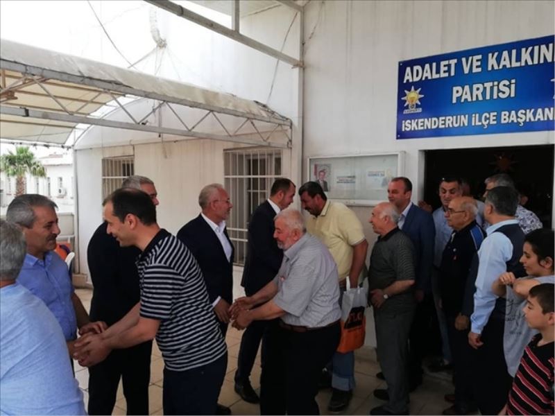 Partiler, üyeleriyle bayramlaştı