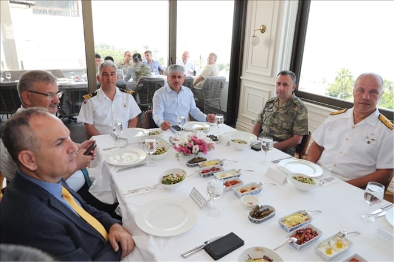 Komutana veda yemeği