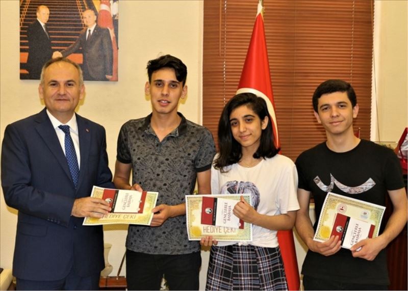 Dereceye giren gençlere ödül