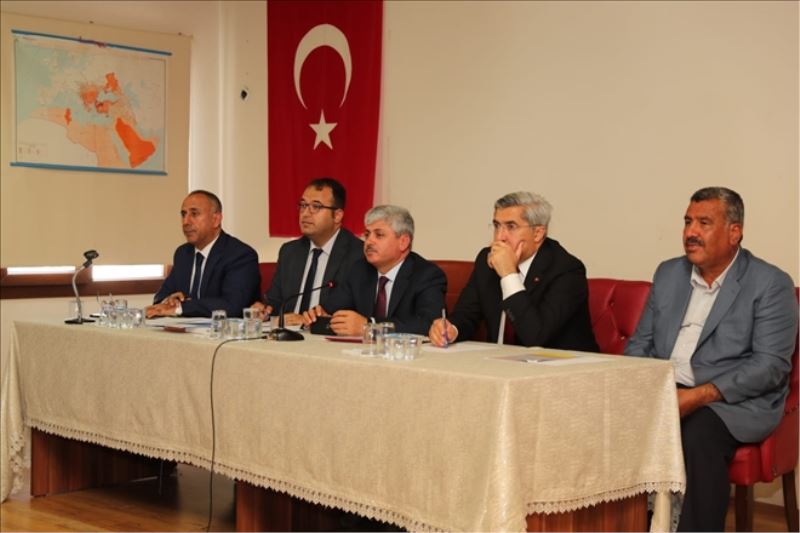 Vali, Hassa´da muhtarlarla buluştu