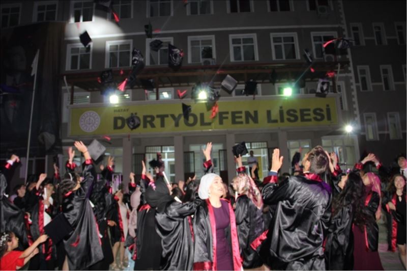 Fen lisesinde mezuniyet töreni