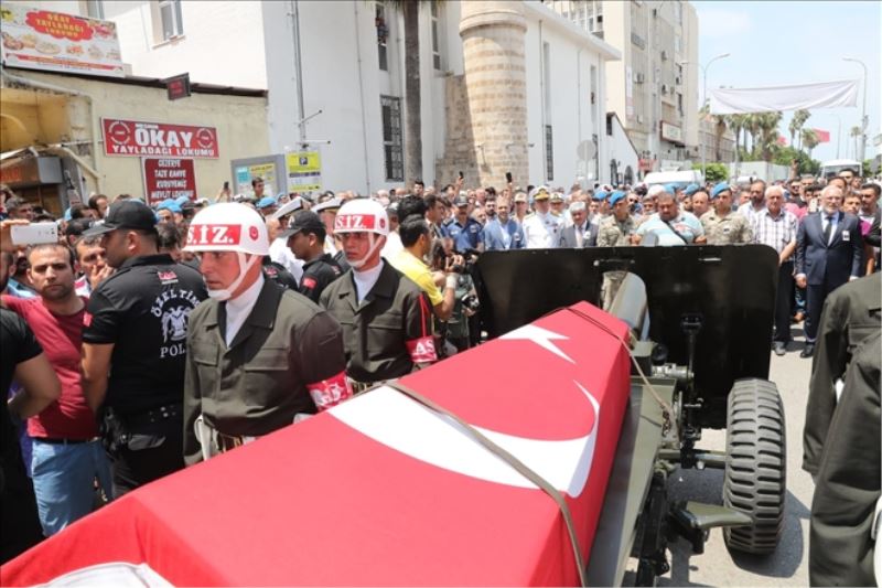 Oğullarının tabutunda gözyaşı