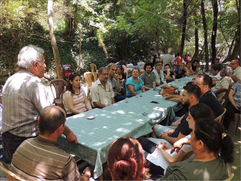 Gazete okurları piknikte buluştu