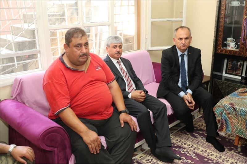Şehit ailesine vali ziyareti