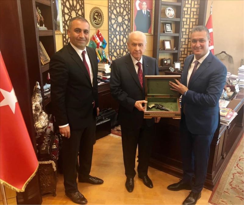 Bahçeli´ye 300 yıllık tabanca