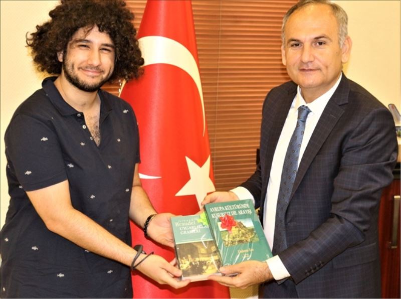 Kaymakamdan Arda´ya iki kitap