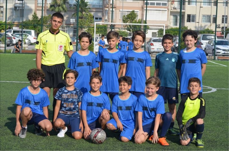 Miniklerle futbol şöleni
