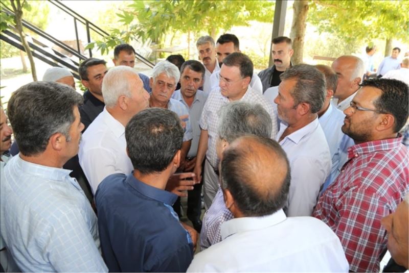 Muhtarlara belediyenin çalışmasını anlattı
