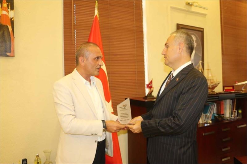 Kaymakama plaketli teşekkür