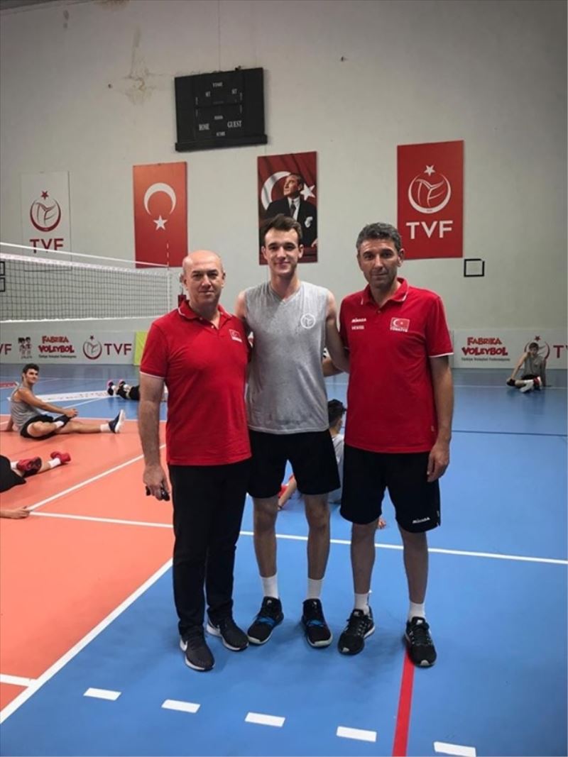 Erzinli voleybolcuya eğitim bursu