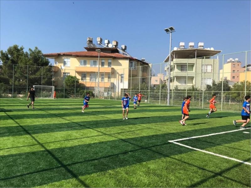 Gençlik merkezine suni çim saha