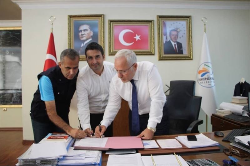 Her bebeğe üç fidan