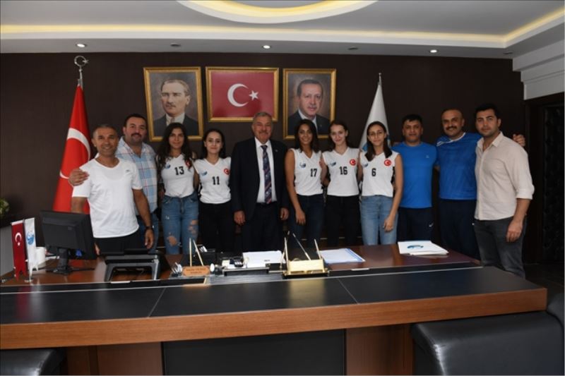 Kadın voleybolculara 5 takviye
