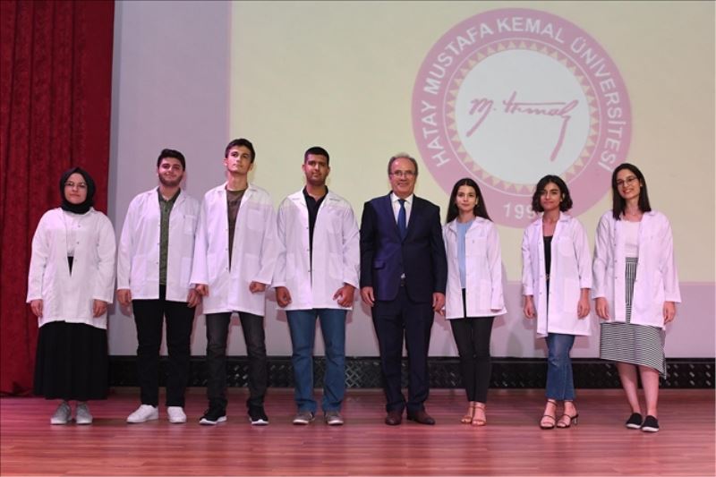 Hekim adayları önlük giydi