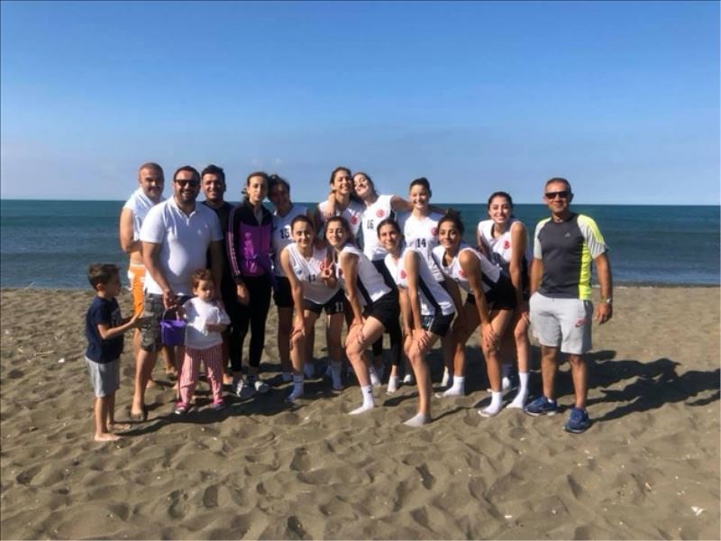Voleybolcular kumda çalıştı