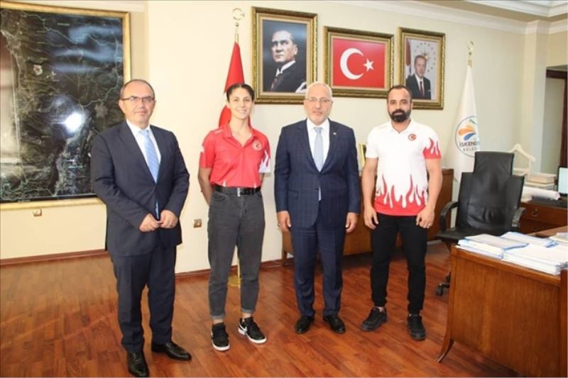Milli sporcudan belediye ziyareti