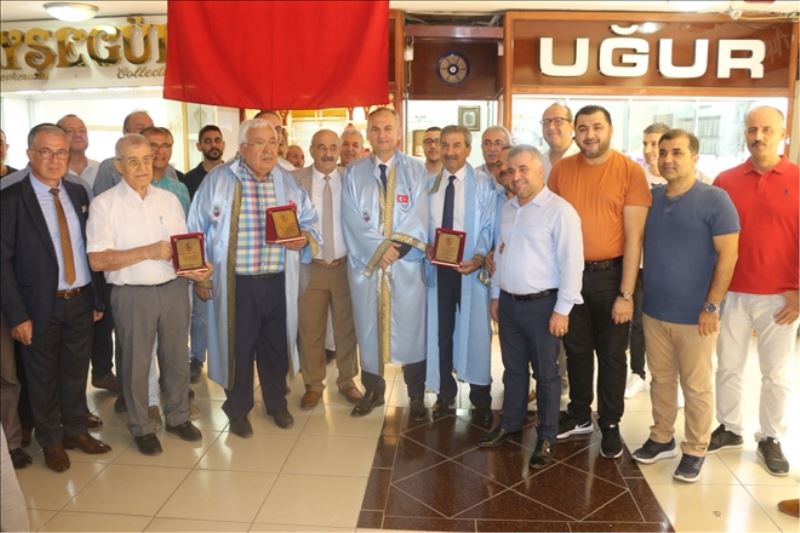 Yönden´e ´ahilik kaftanı´