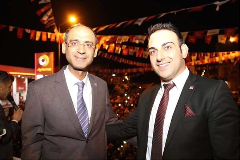 CHP, başkanlarının yanında