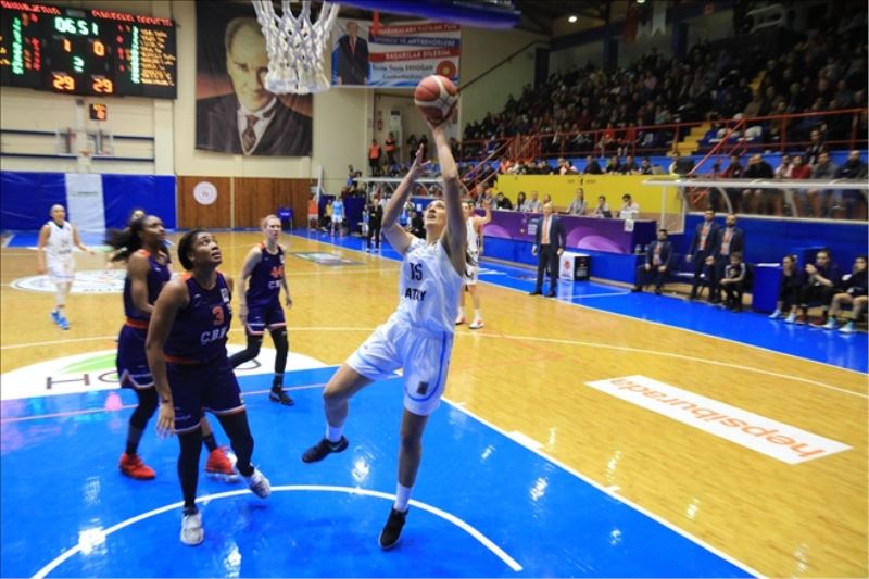 Kadınlar, 54-63 yenildi