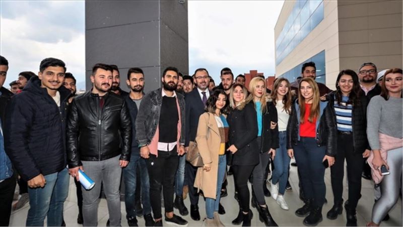 Bakandan kütüphane açılışı